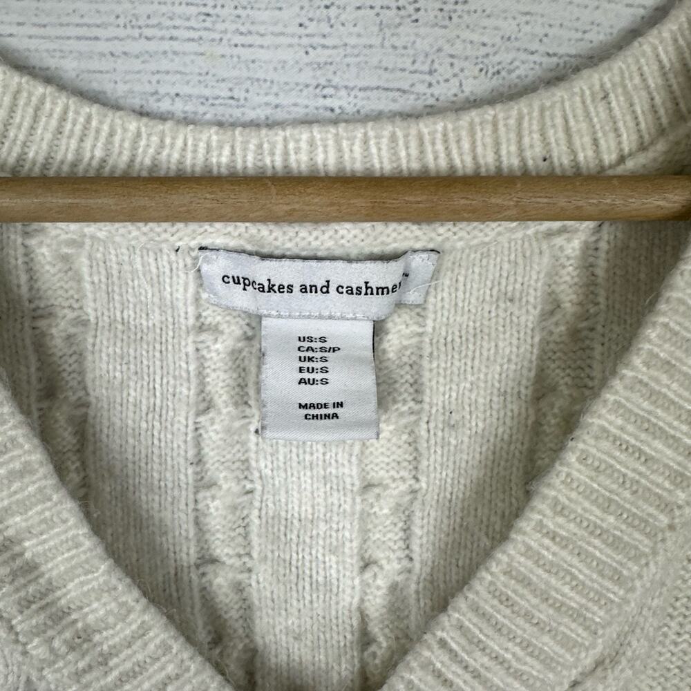 Cupcakes & Cashmere Womens size Small Cable Knit Sweater Vest Oversized Cream - Picture 5 of 8